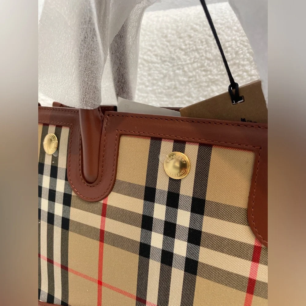 BURBERRY Two Way Baby Title Bag - Picture 3 of 8